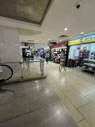 Lucky Plaza (D9), Shop House #555109421